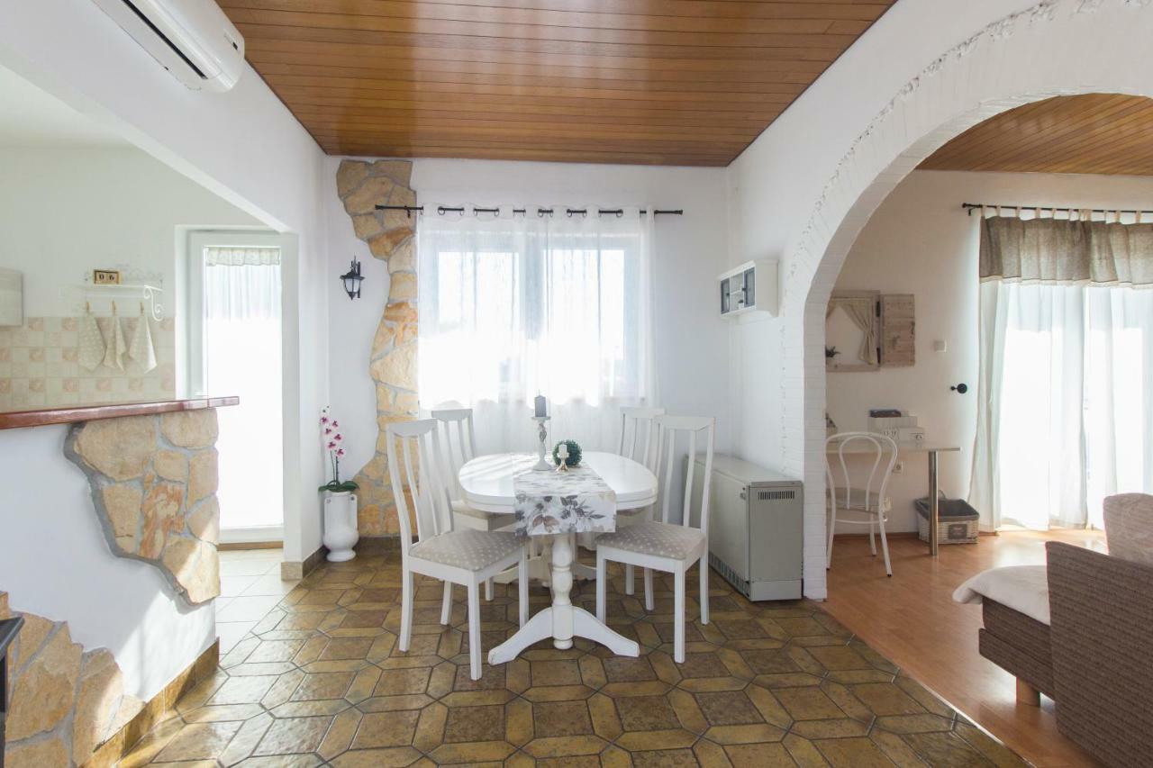 Pianino Apartmán Brodarica (Sibenik-Knin)